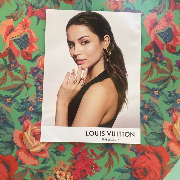 Carey Mulligan American Vogue Magazine November 2023 - Picture 2 of 3